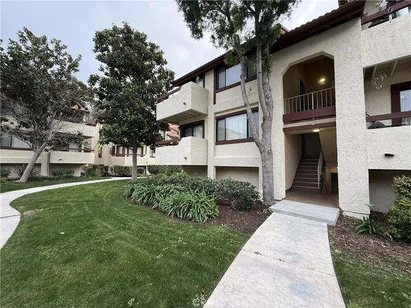$2,800 | 27948 Tyler Lane, Unit 439, Canyon Country, CA 91387