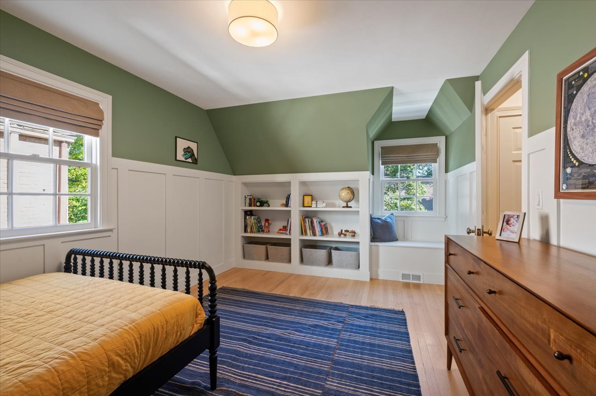 615 Ridge Road Kenilworth, IL 60043 - Photo 24 of 41 a bedroom with a bed and a window