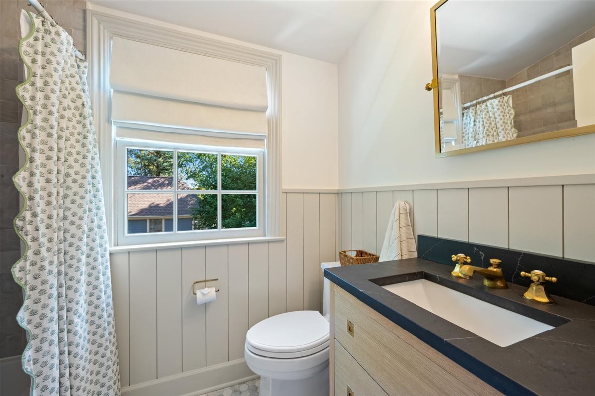615 Ridge Road Kenilworth, IL 60043 - Photo 27 of 41 a bathroom with a sink a toilet and a shower curtain