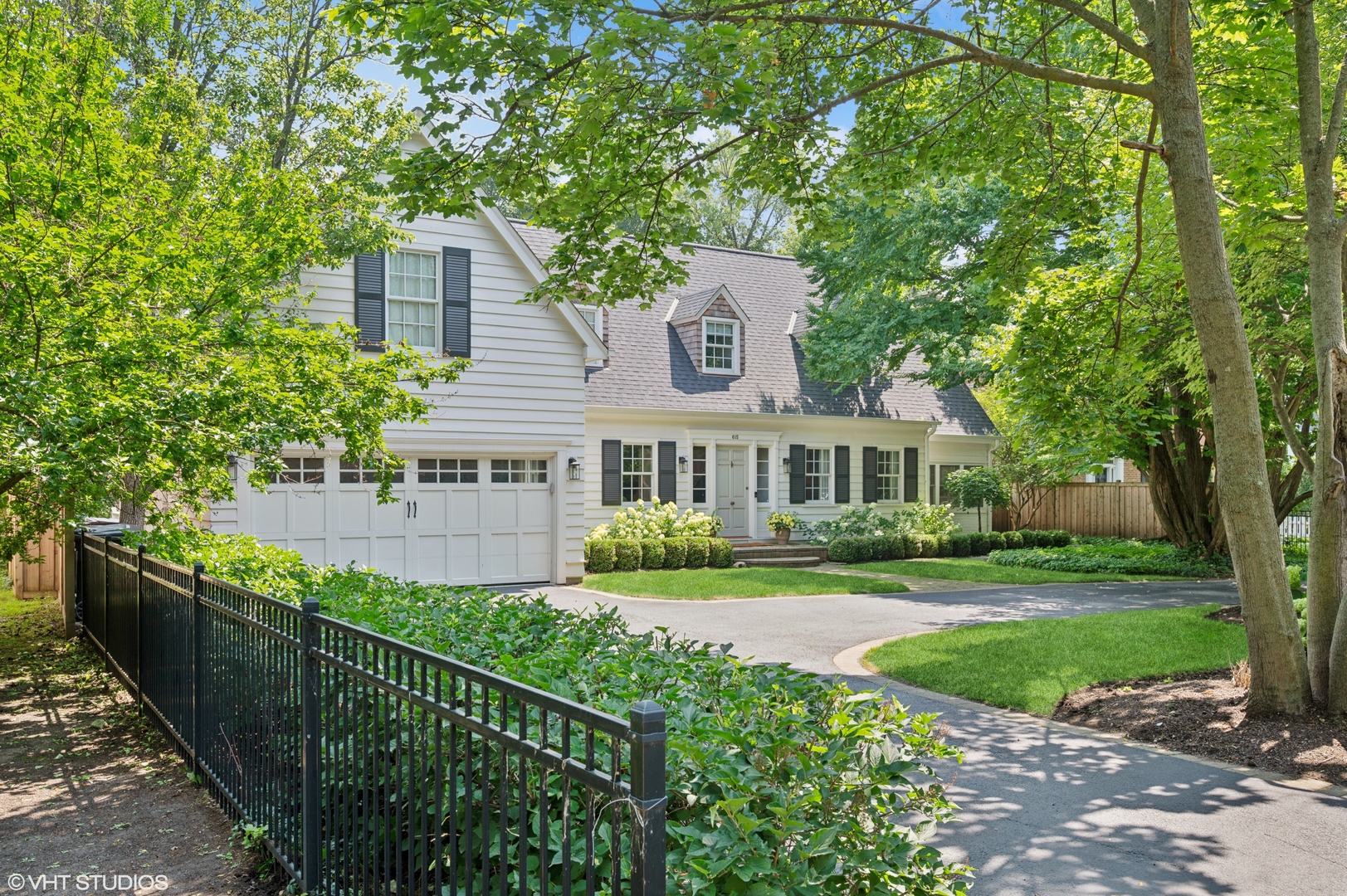 615 Ridge Road Kenilworth, IL 60043 - Photo 32 of 41 a front view of a house with a yard
