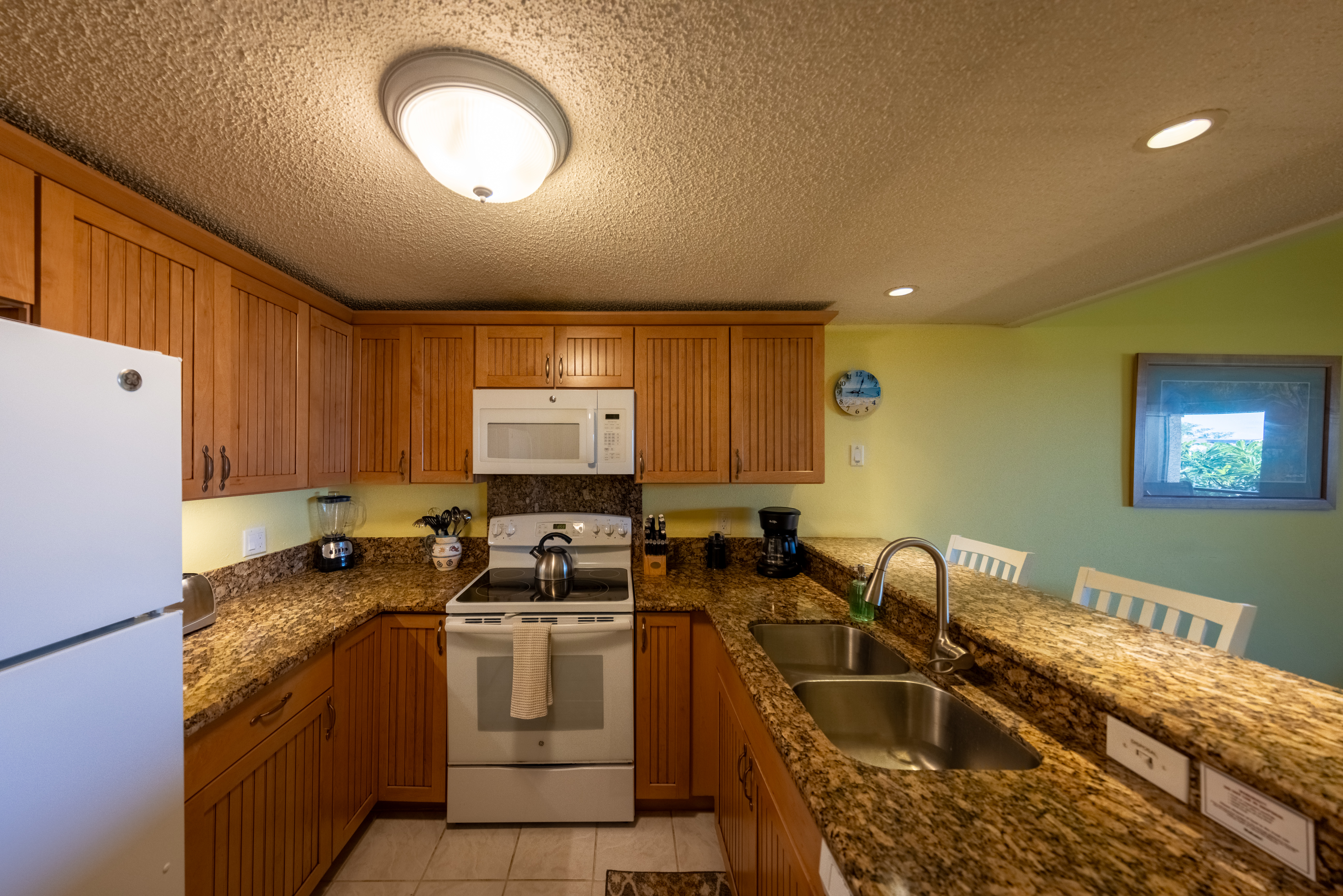 68-3840 Lua Kula Street, Unit D200 Waikoloa, HI 96738 - Photo 2 of 29 a kitchen that has a sink and a stove