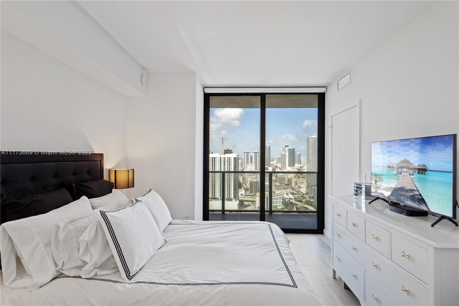45 Southwest 9th Street, Unit 3910 Miami, FL 33130 - Photo 8 of 23 Gallery Image 8