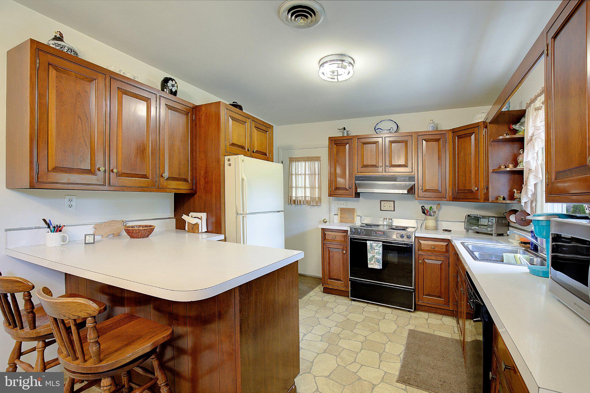 3088 Tudor Hall Road Riva, MD 21140 - Photo 38 of 62 Warm and inviting kitchen space.