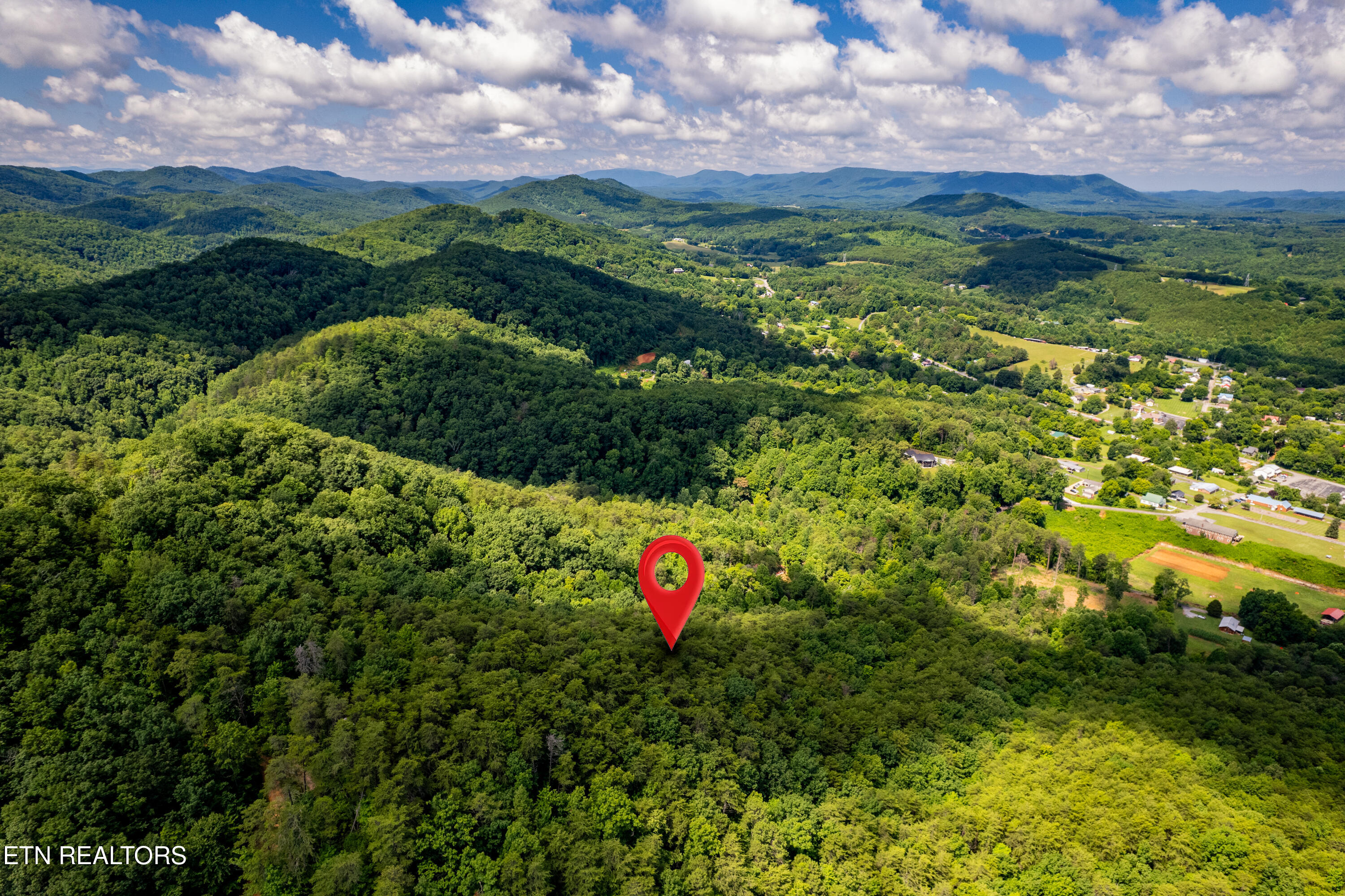 154 Poplar Road Tellico Plains, TN 37385 - Photo 2 of 39 Poplar