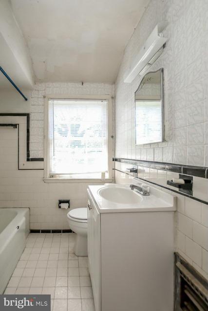 1558 Pentwood Road Baltimore, MD 21239 - Photo 7 of 10 Interior (General)