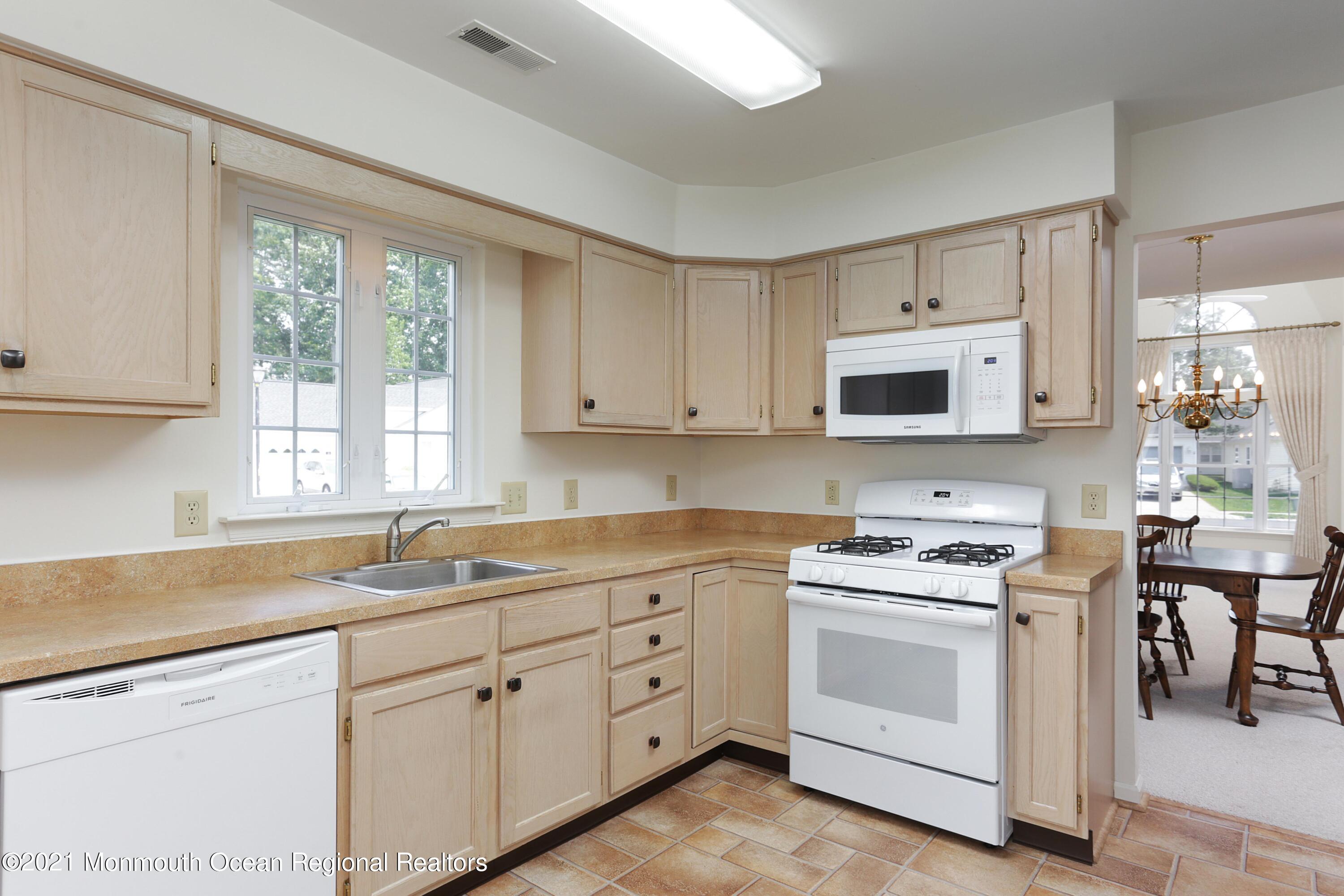 3 Portebello Road Jackson, NJ 08527 - Photo 8 of 30 Kitchen 2