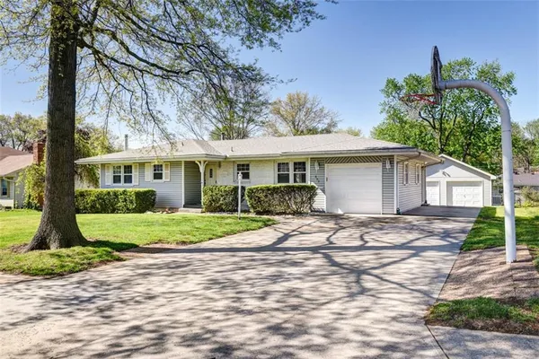 $330,000 | 802 North Crow Avenue, Independence, MO 64056