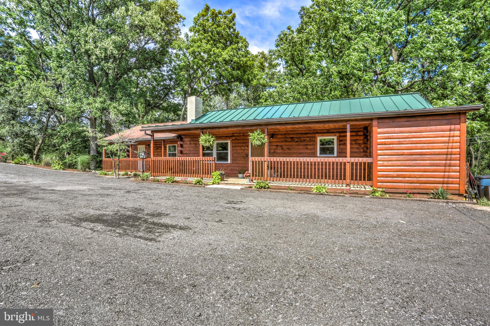 135 Crest Road Lititz, PA 17543 - Photo 2 of 47