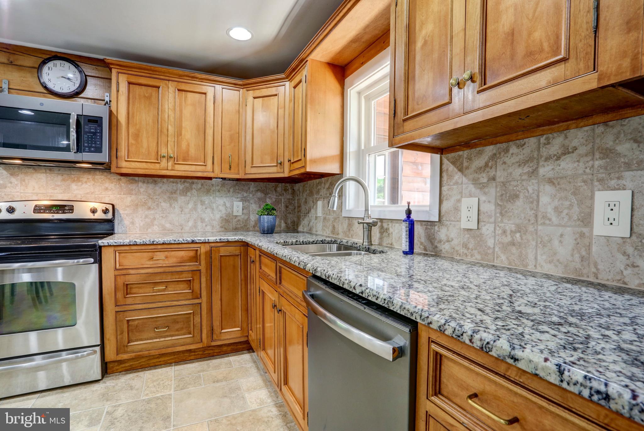 135 Crest Road Lititz, PA 17543 - Photo 11 of 47
