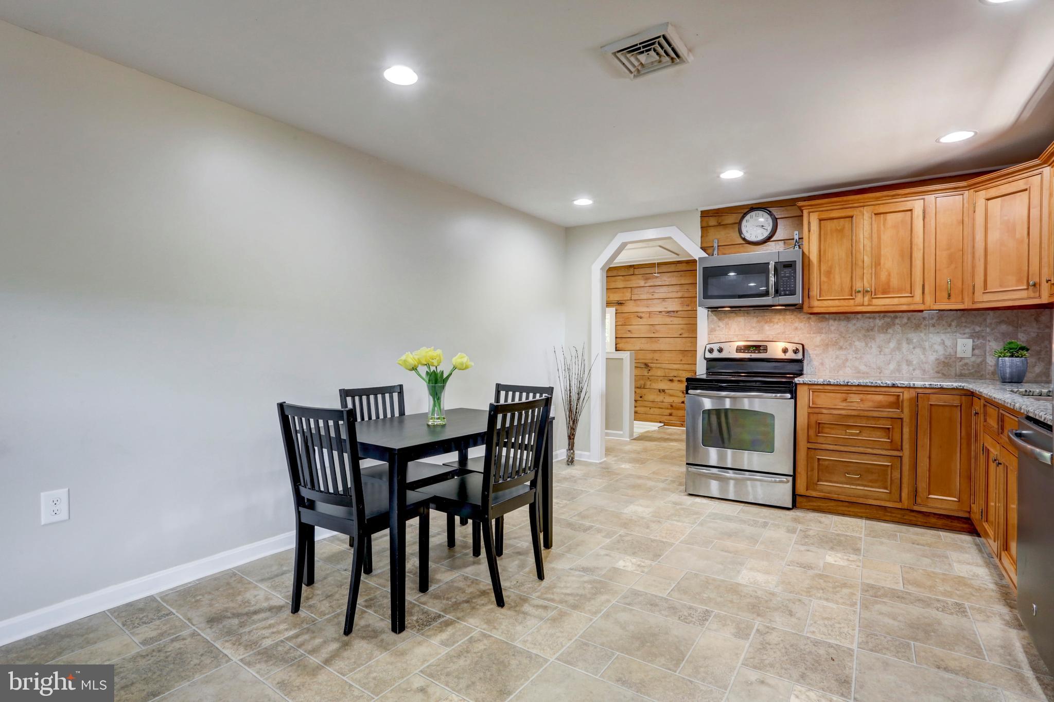 135 Crest Road Lititz, PA 17543 - Photo 12 of 47
