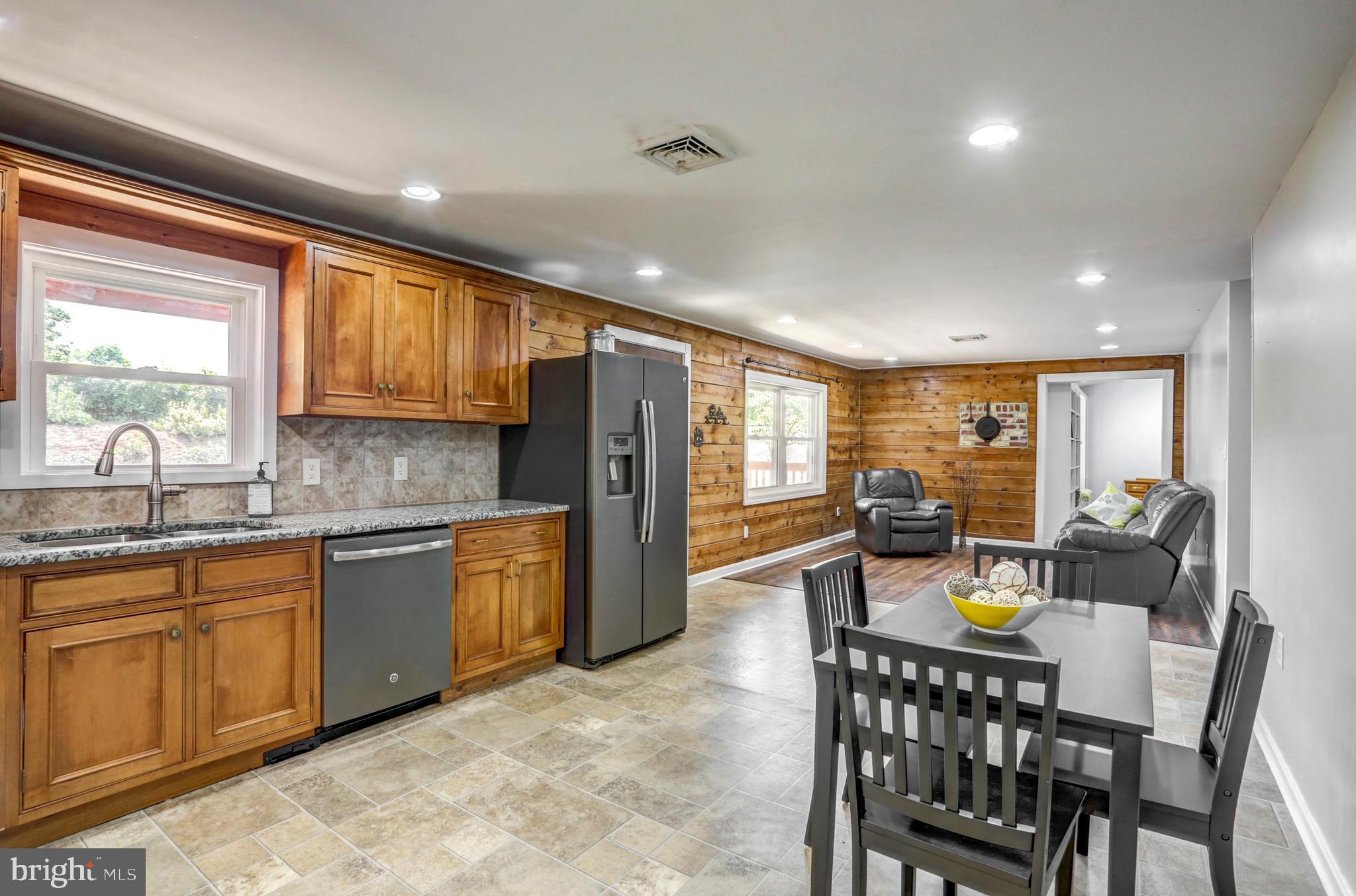 135 Crest Road Lititz, PA 17543 - Photo 13 of 47