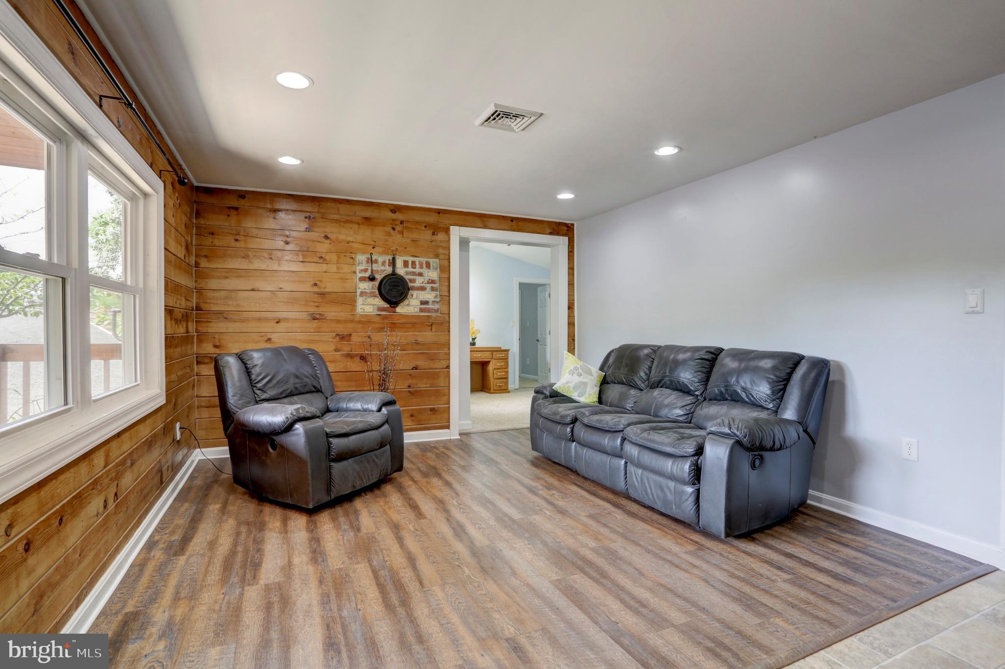 135 Crest Road Lititz, PA 17543 - Photo 14 of 47