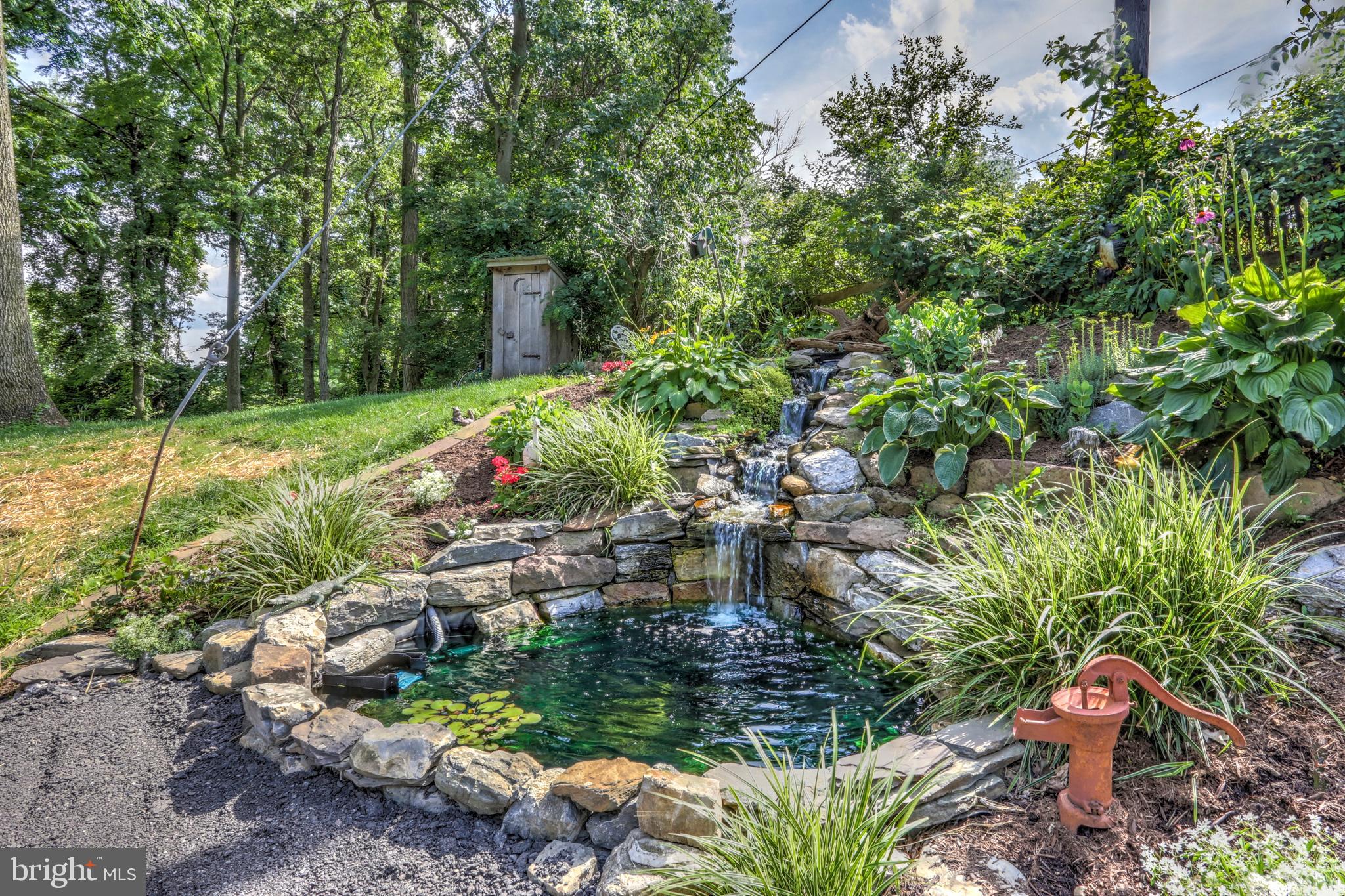 135 Crest Road Lititz, PA 17543 - Photo 6 of 47