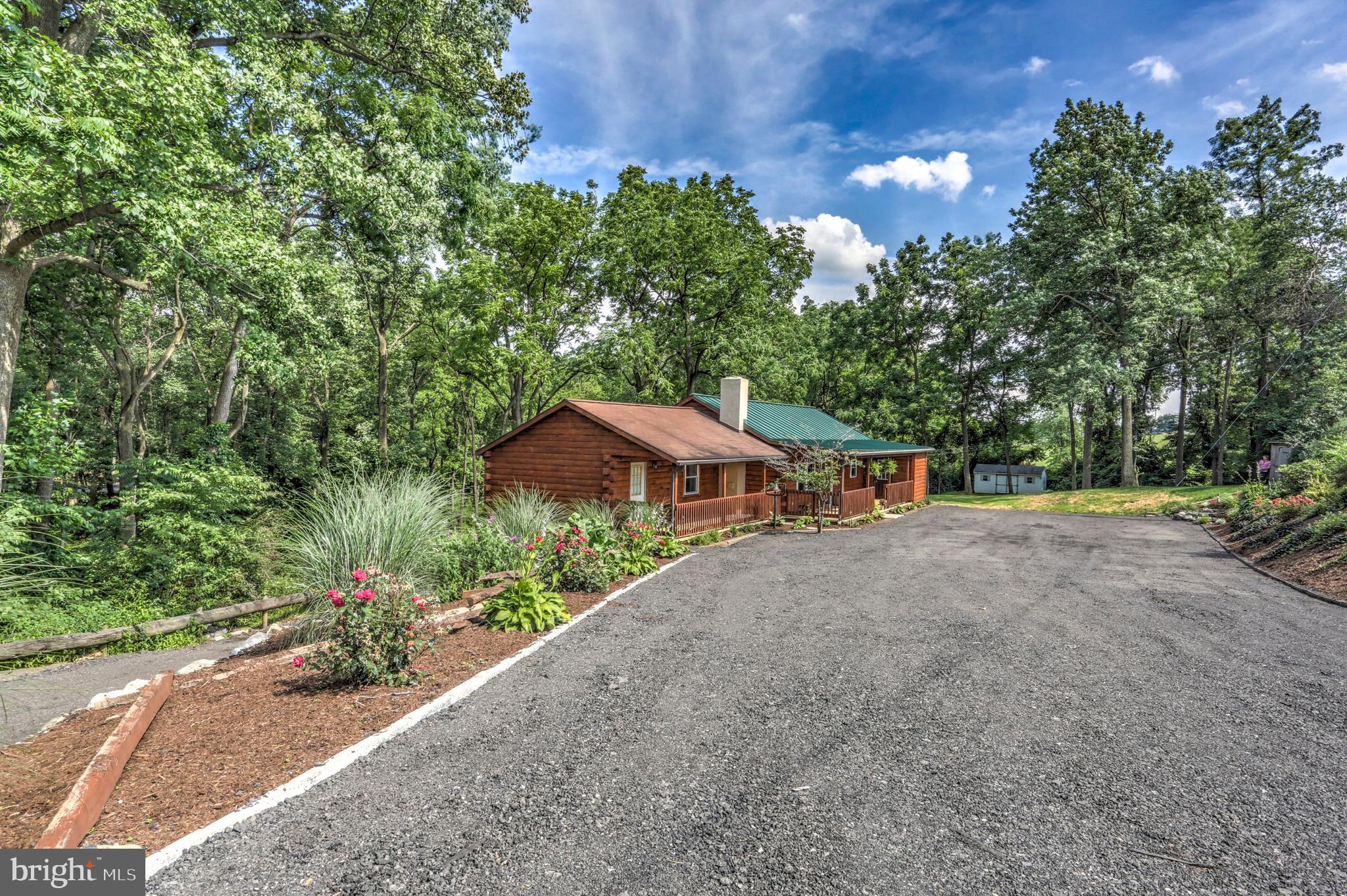 135 Crest Road Lititz, PA 17543 - Photo 9 of 47