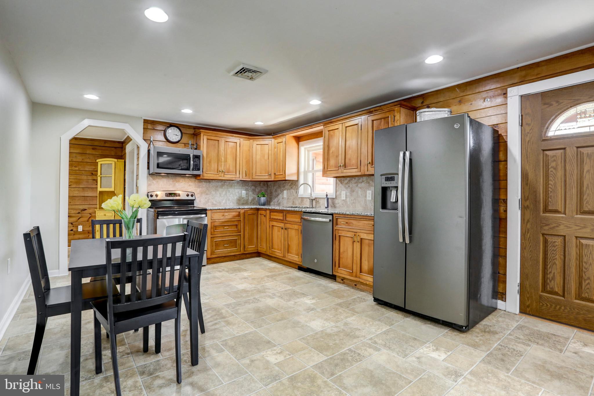 135 Crest Road Lititz, PA 17543 - Photo 10 of 47