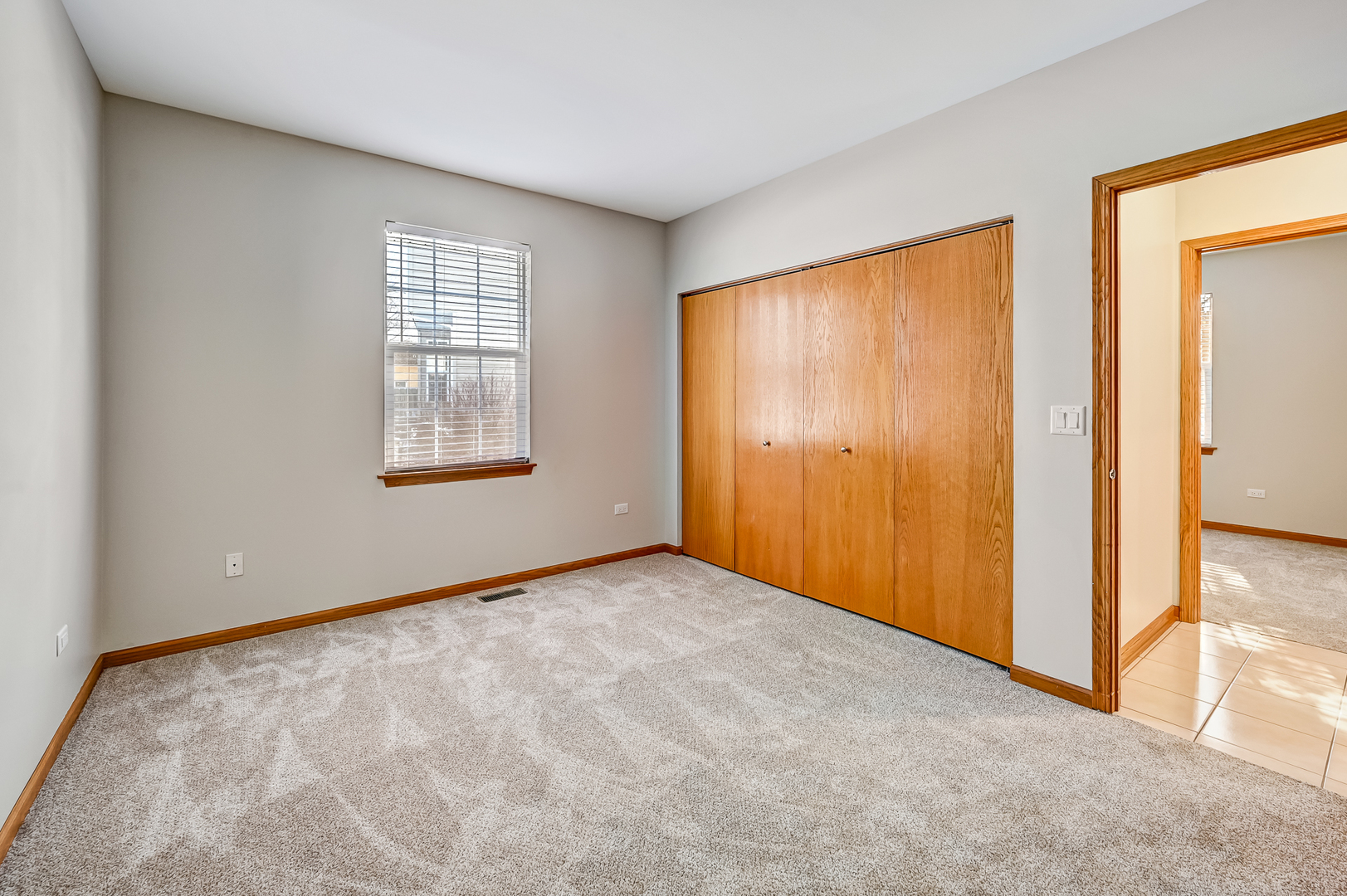 1938 Manning Road Darien, IL 60561 - Photo 19 of 23 an empty room with windows