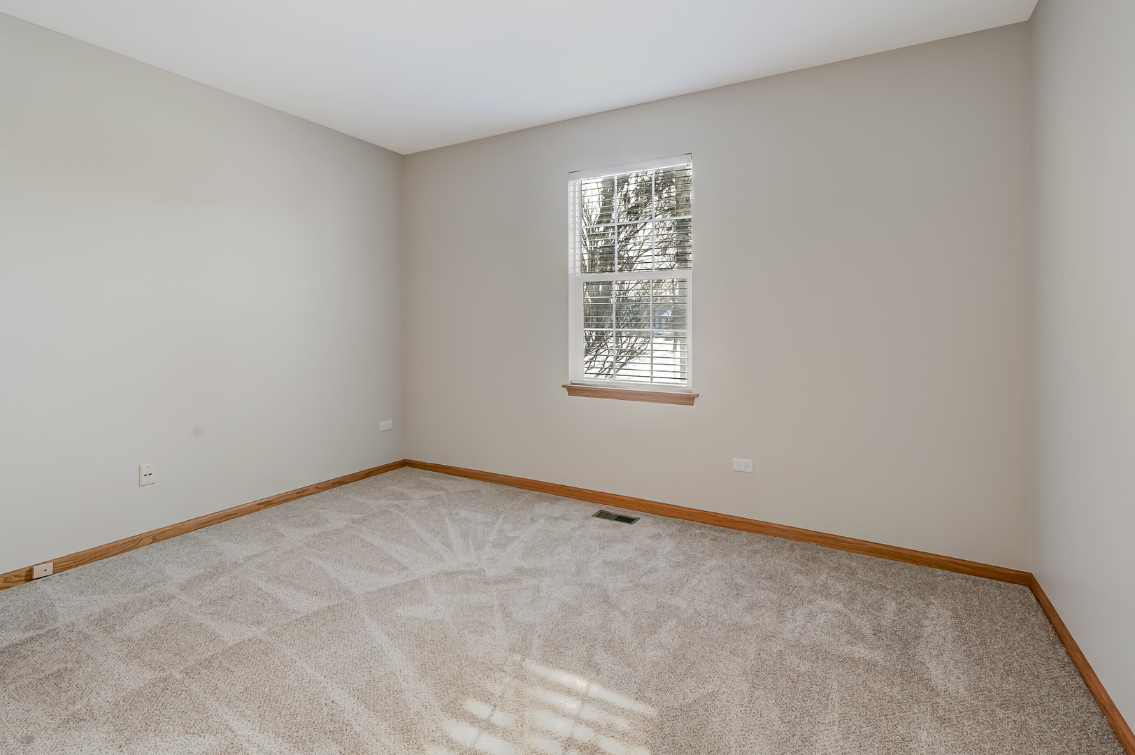 1938 Manning Road Darien, IL 60561 - Photo 20 of 23 an empty room with a window