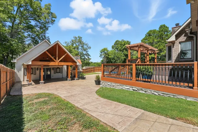 a view of a storage & utility room