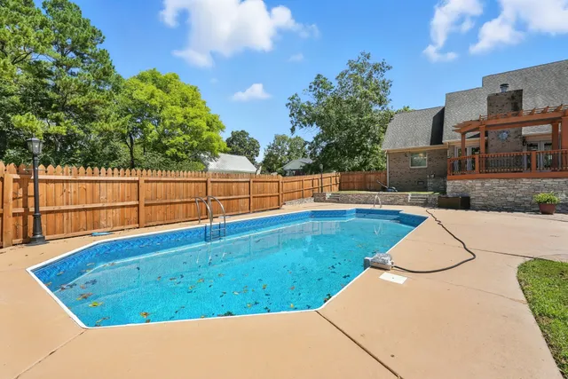 a view of livingroom and hardwood floor