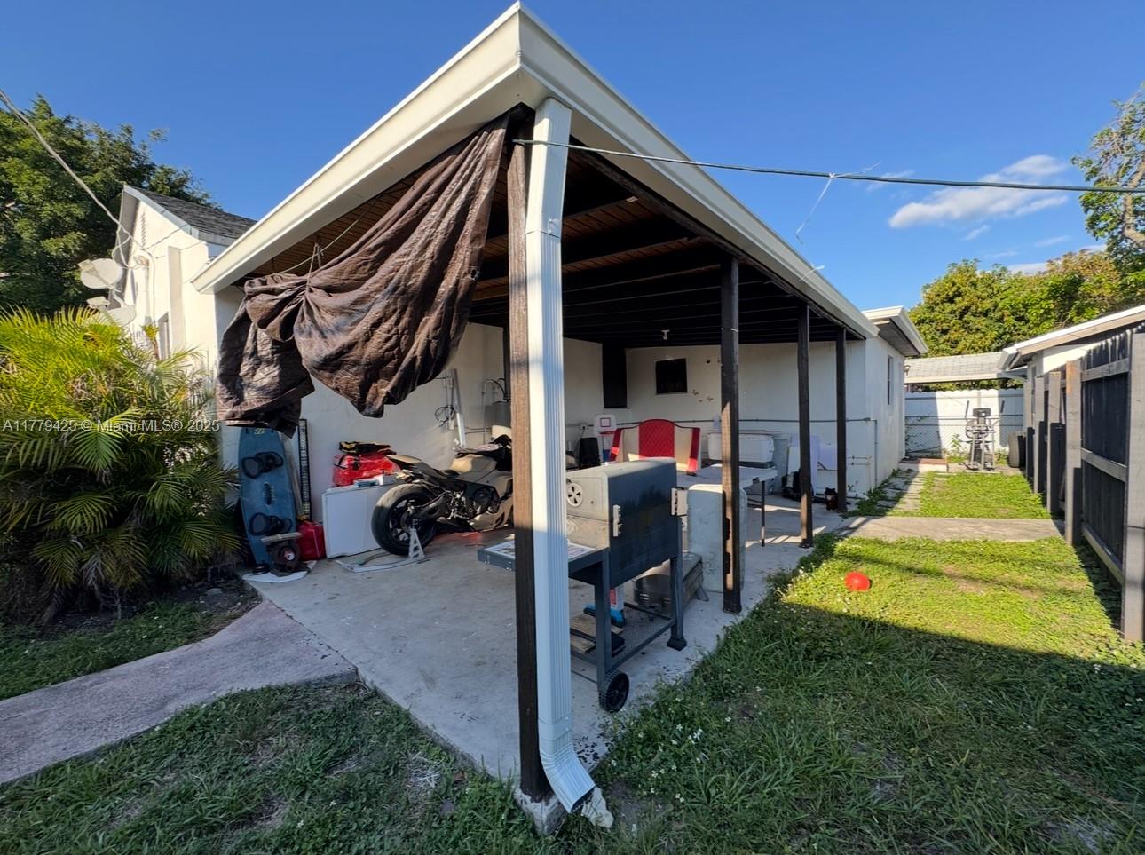602 East 50th Street Hialeah, FL 33013 - Photo 14 of 20 a view of back yard of the house