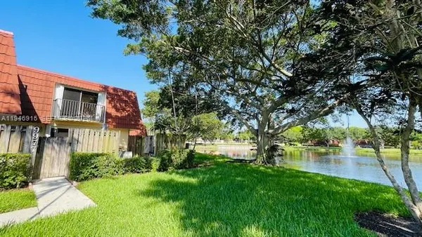 a view of a yard in front of house
