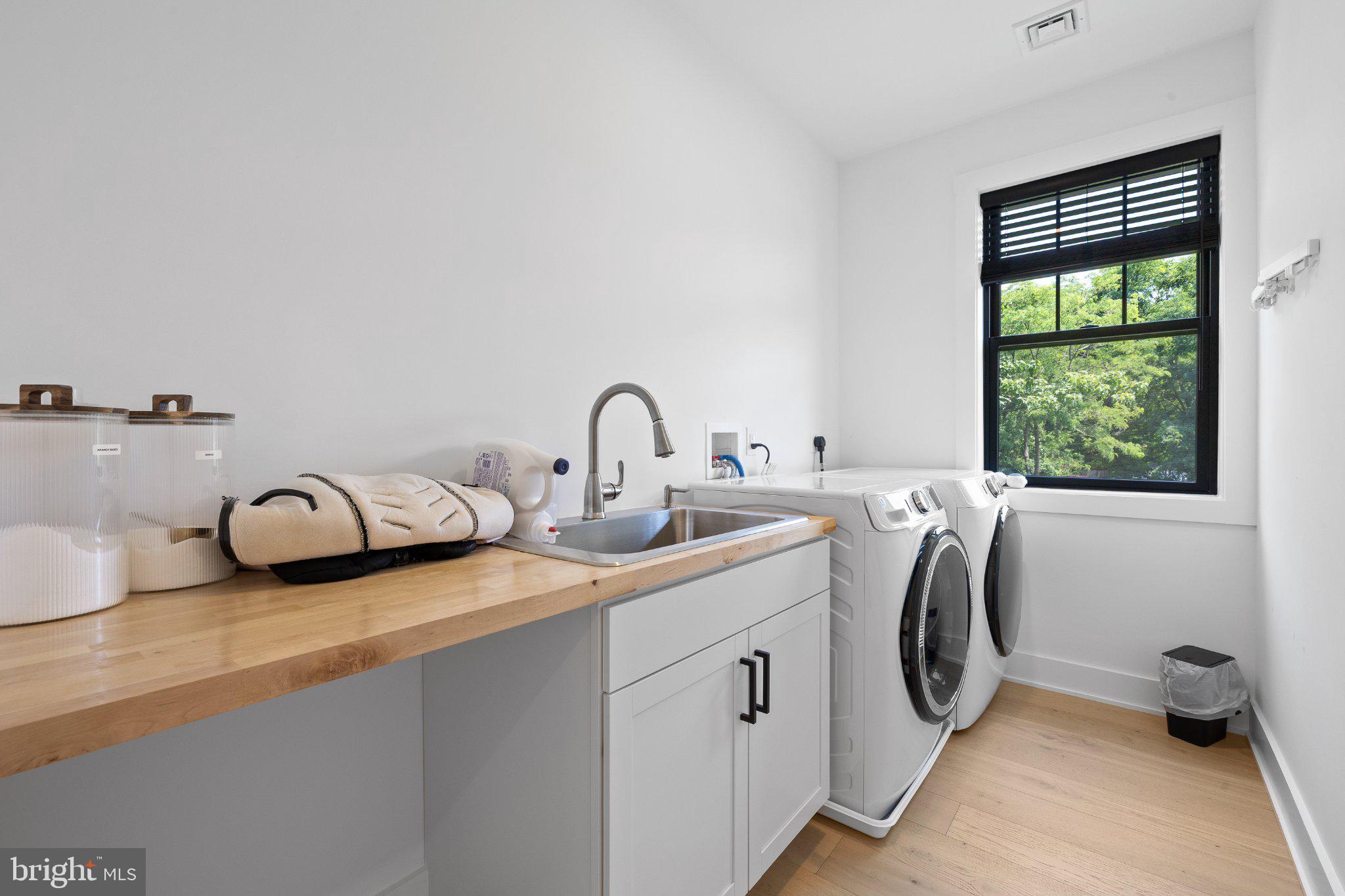 985 Henry Avenue Wayne, PA 19087 - Photo 26 of 28 Bright and airy laundry space.