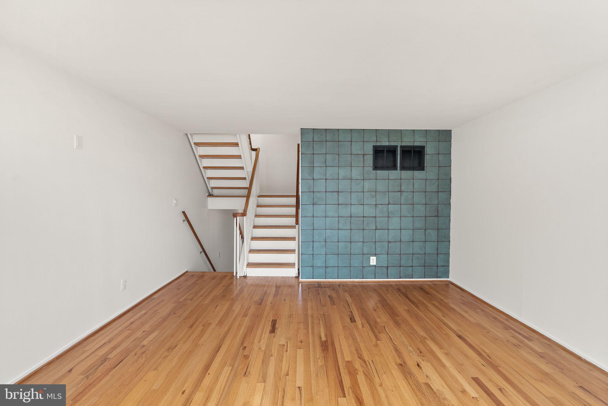 11465 Washington Plaza West Reston, VA 20190 - Photo 12 of 45 Upper Level 1 - Living room with accent wall