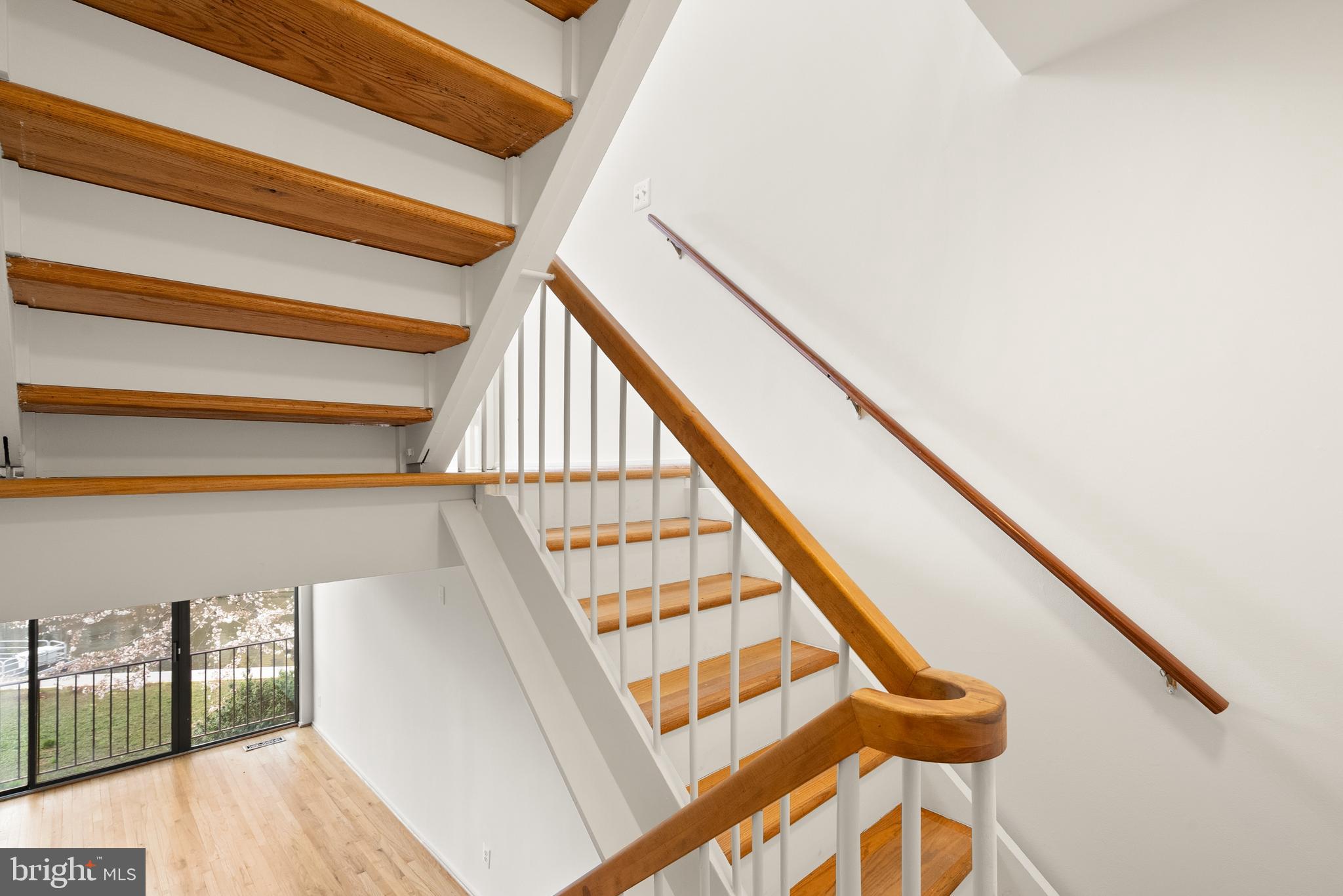 11465 Washington Plaza West Reston, VA 20190 - Photo 14 of 45 Six steps separate each level