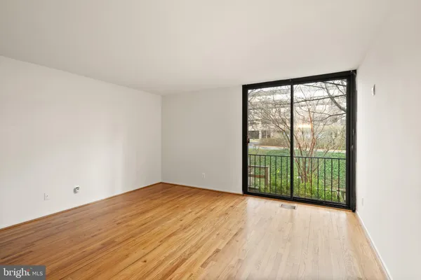 $829,900 | 11465 Washington Plaza West, Reston, VA 20190
