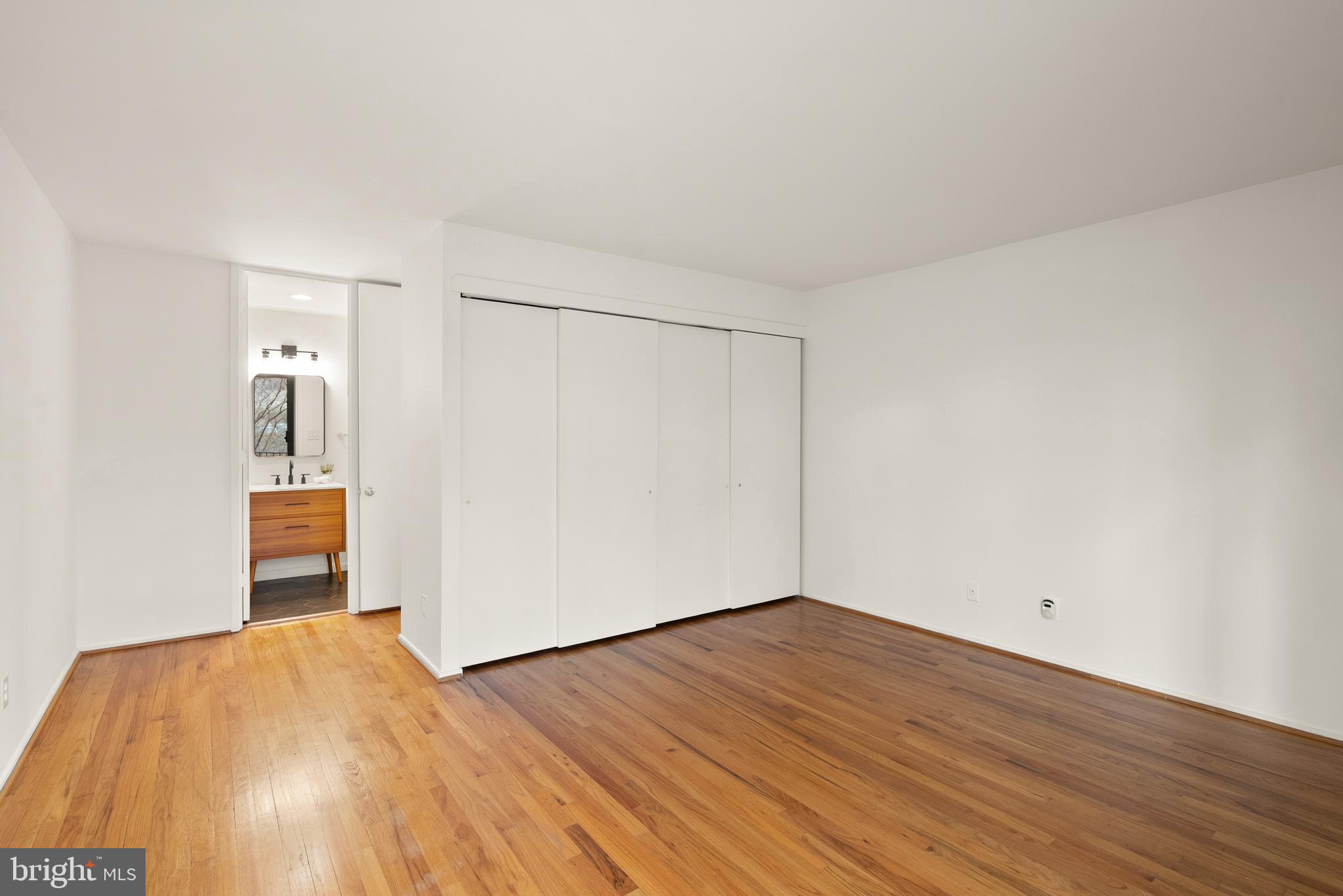 11465 Washington Plaza West Reston, VA 20190 - Photo 18 of 45 Upper Level 2 - Bedroom #1 with ensuite bathroom