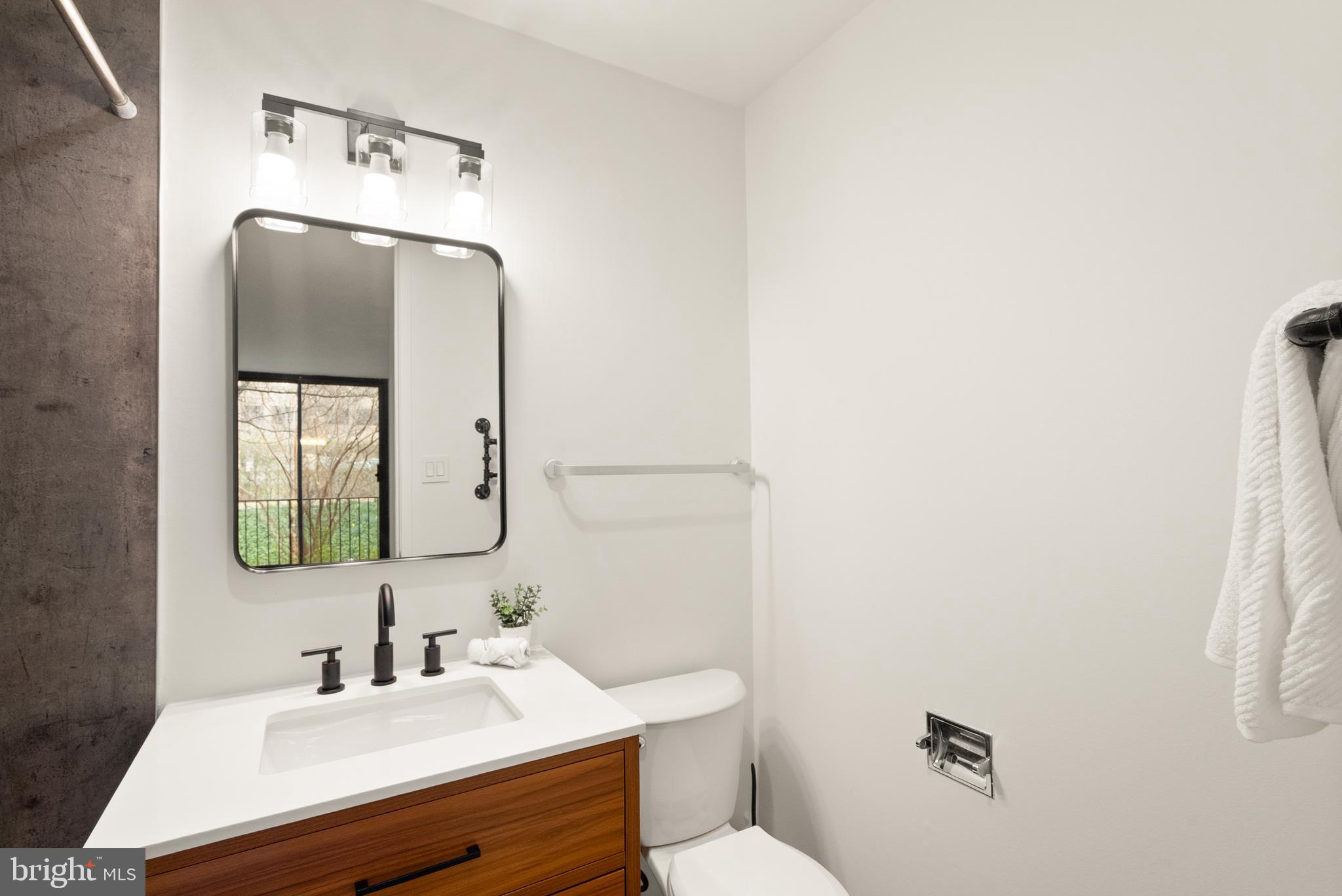 11465 Washington Plaza West Reston, VA 20190 - Photo 20 of 45 Ensuite Bath #1 with new vanity, floors & toilet
