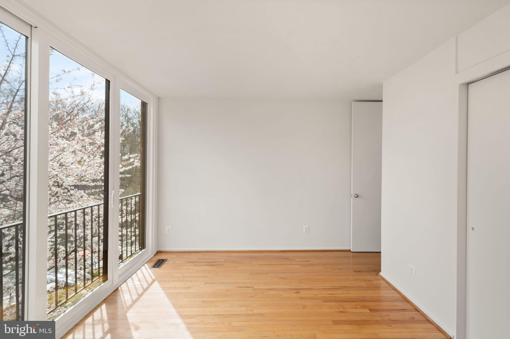 11465 Washington Plaza West Reston, VA 20190 - Photo 27 of 45 Upper Level 3 - Bedroom #2, overlooking the lake