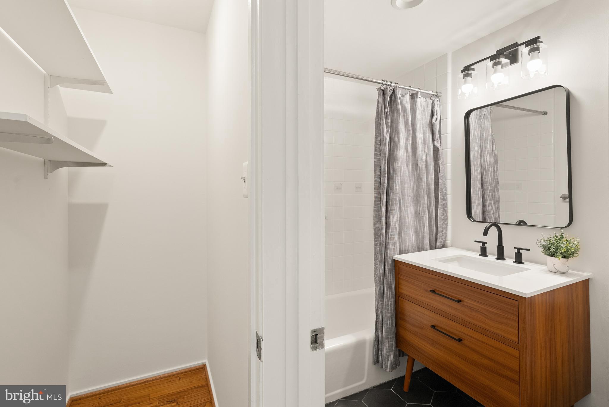 11465 Washington Plaza West Reston, VA 20190 - Photo 30 of 45 Upper Level 4 - Closet & full bath