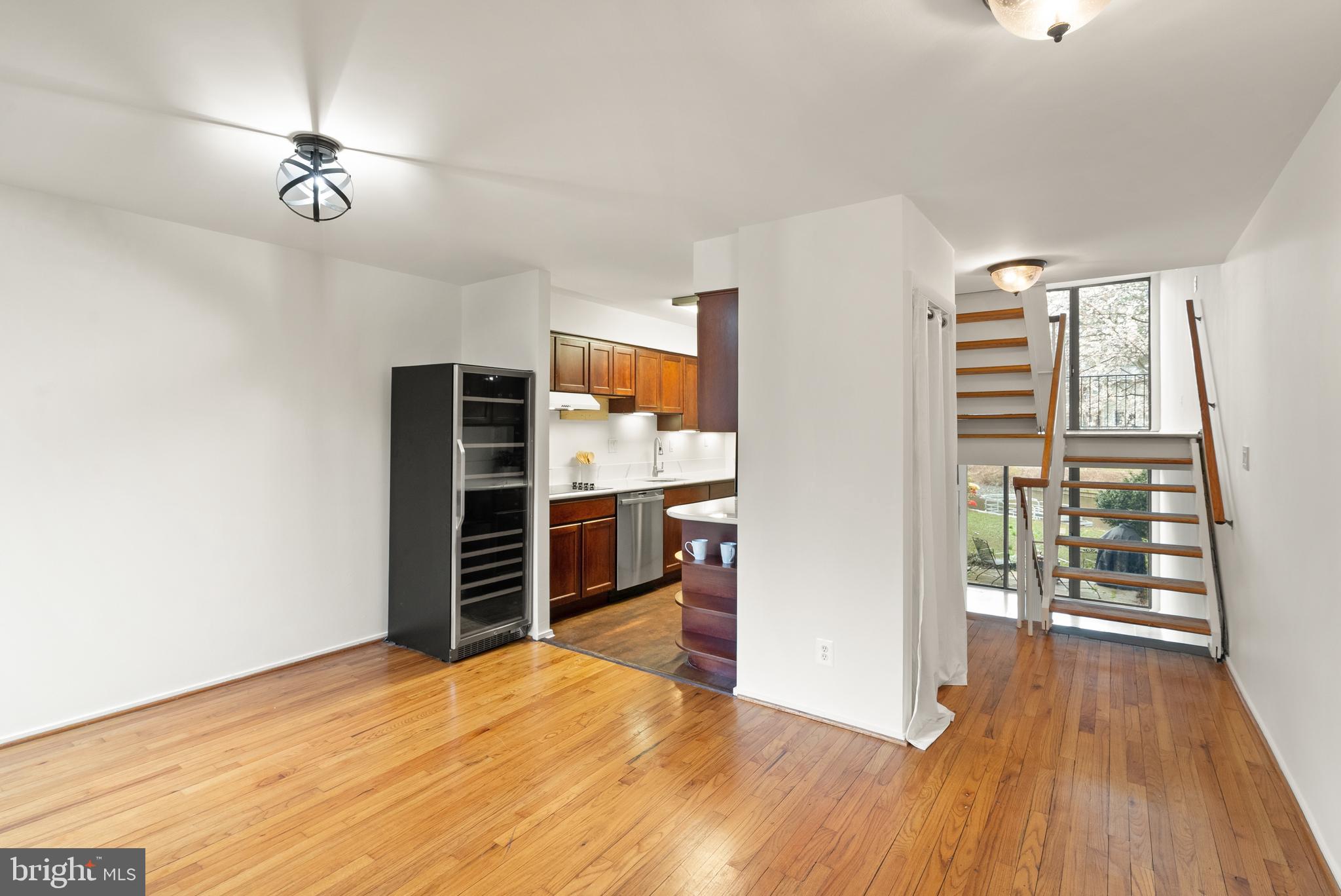 11465 Washington Plaza West Reston, VA 20190 - Photo 3 of 45 Main Level - Foyer, kitchen & Dining room