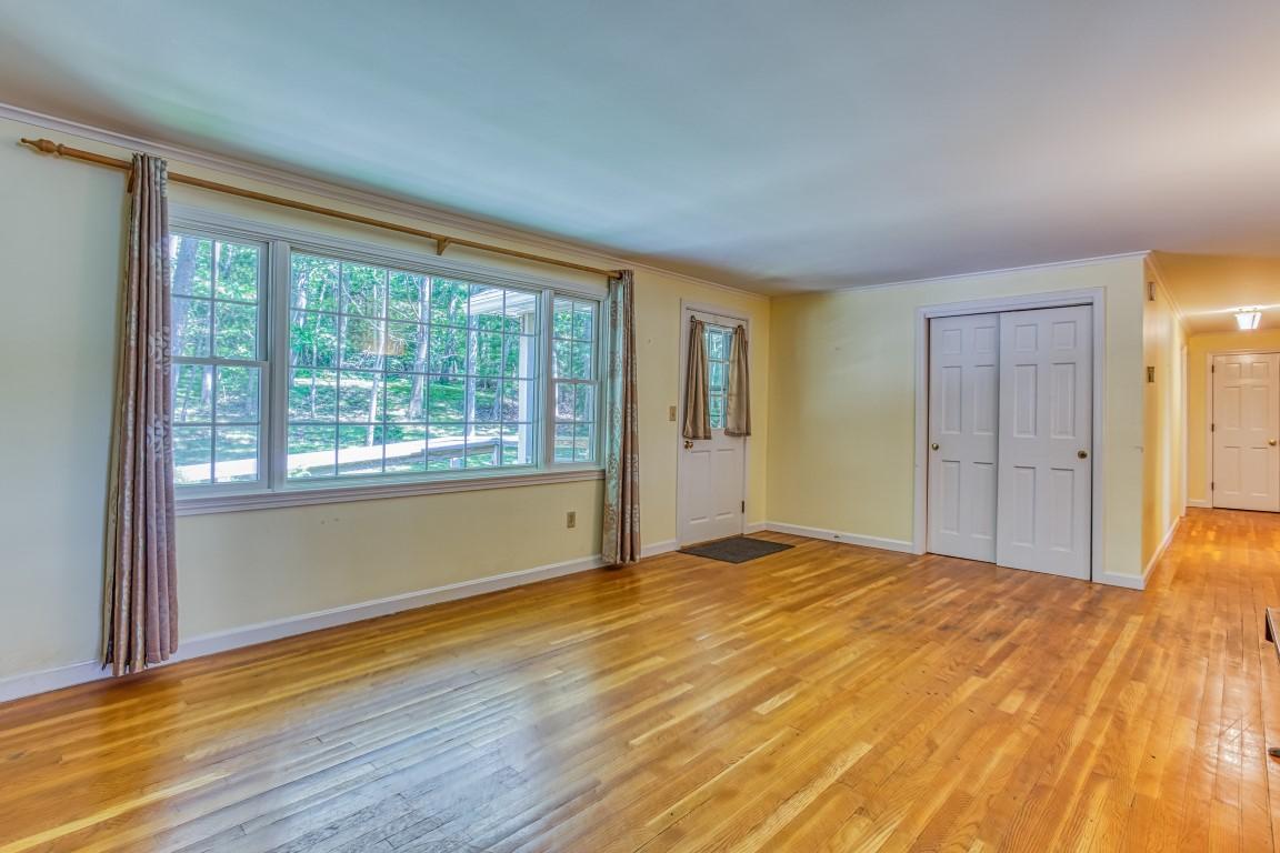 22 Barn Road Trevett, ME 04571 - Photo 11 of 28 Living room