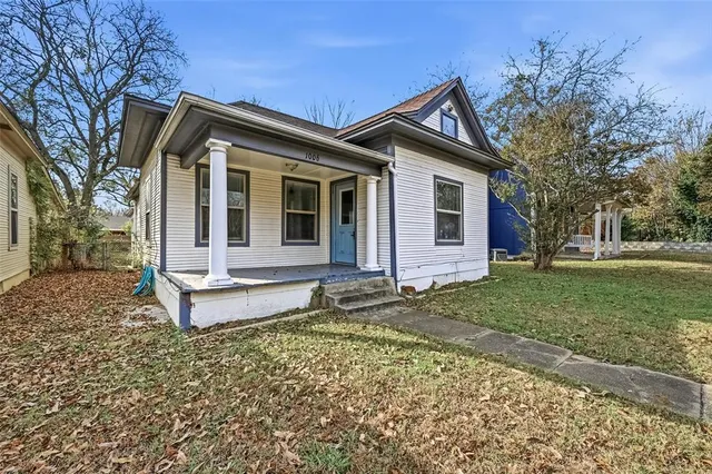 $1,150 | 1006 West Chestnut Street, Denison, TX 75020