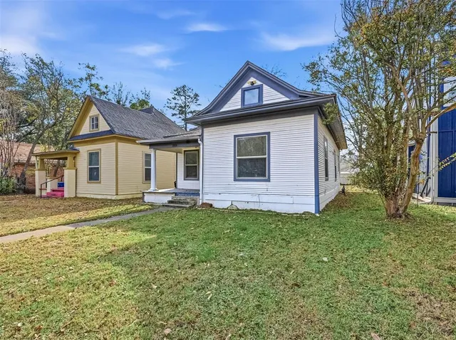 $1,150 | 1006 West Chestnut Street, Denison, TX 75020