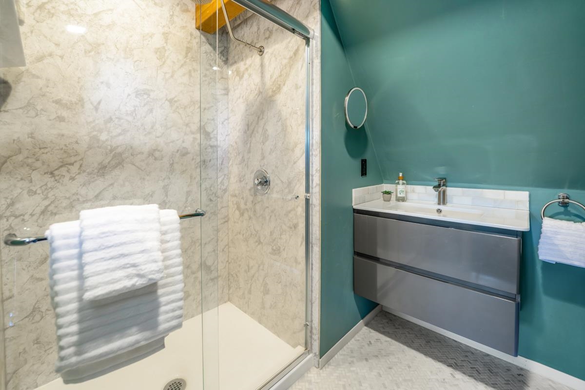 10734 Chickwick Reach Truckee, CA 96161 - Photo 15 of 21 a bathroom with a sink and a mirror