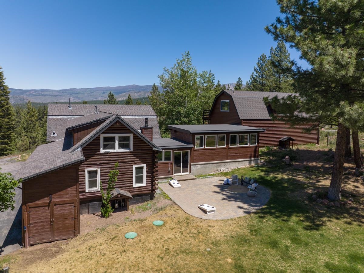 10734 Chickwick Reach Truckee, CA 96161 - Photo 20 of 21 an aerial view of a house