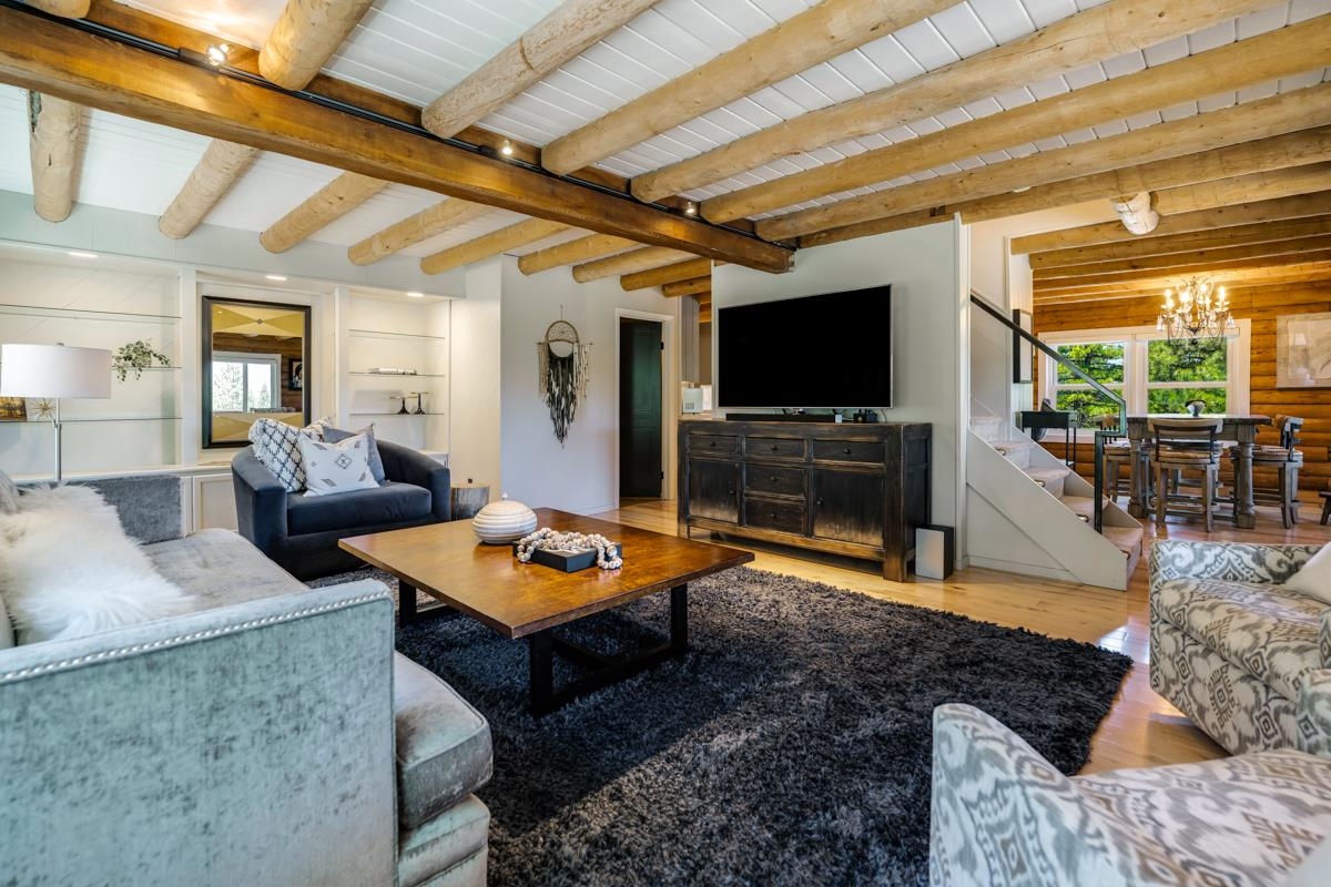 10734 Chickwick Reach Truckee, CA 96161 - Photo 3 of 21 a living room with furniture and a flat screen tv
