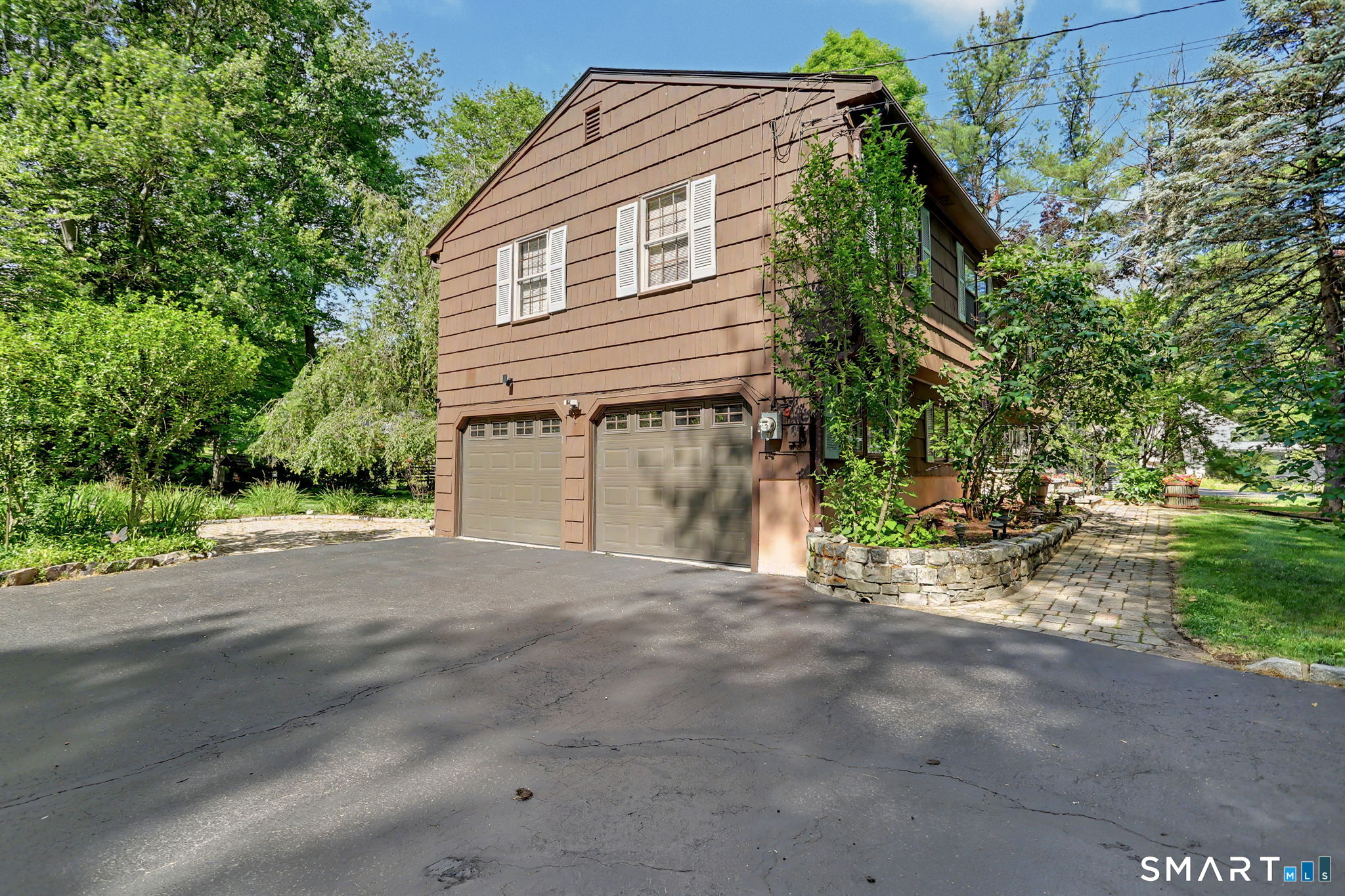 2010 Old Town Road Trumbull, CT 06611 - Photo 4 of 35