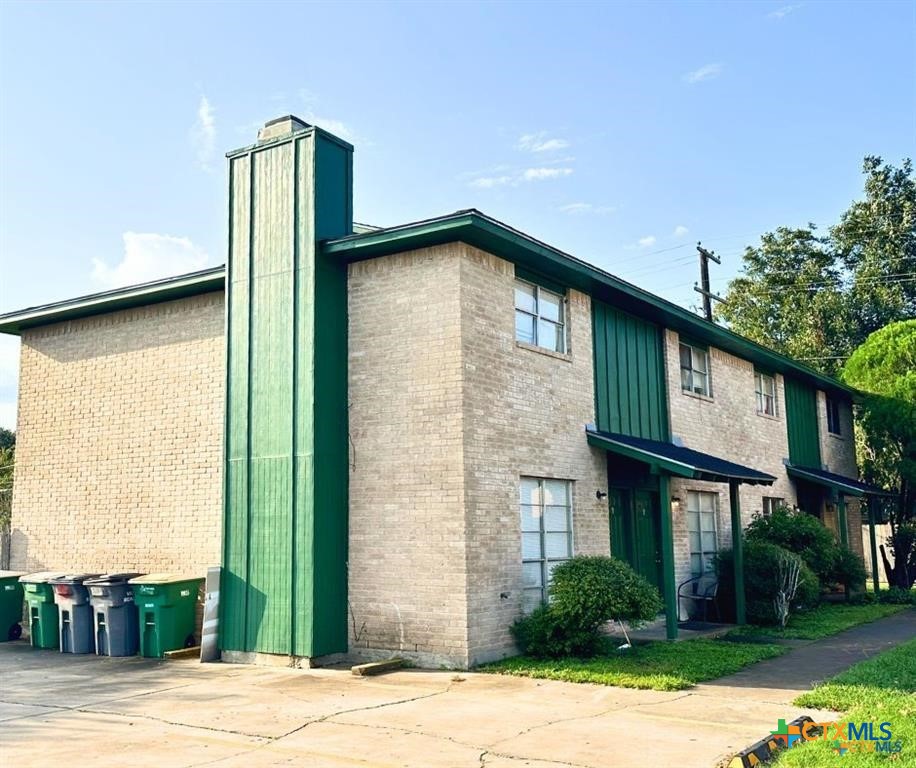 121 Regency Avenue Victoria, TX 77904 - Photo 1 of 6 a front view of a house with a garden