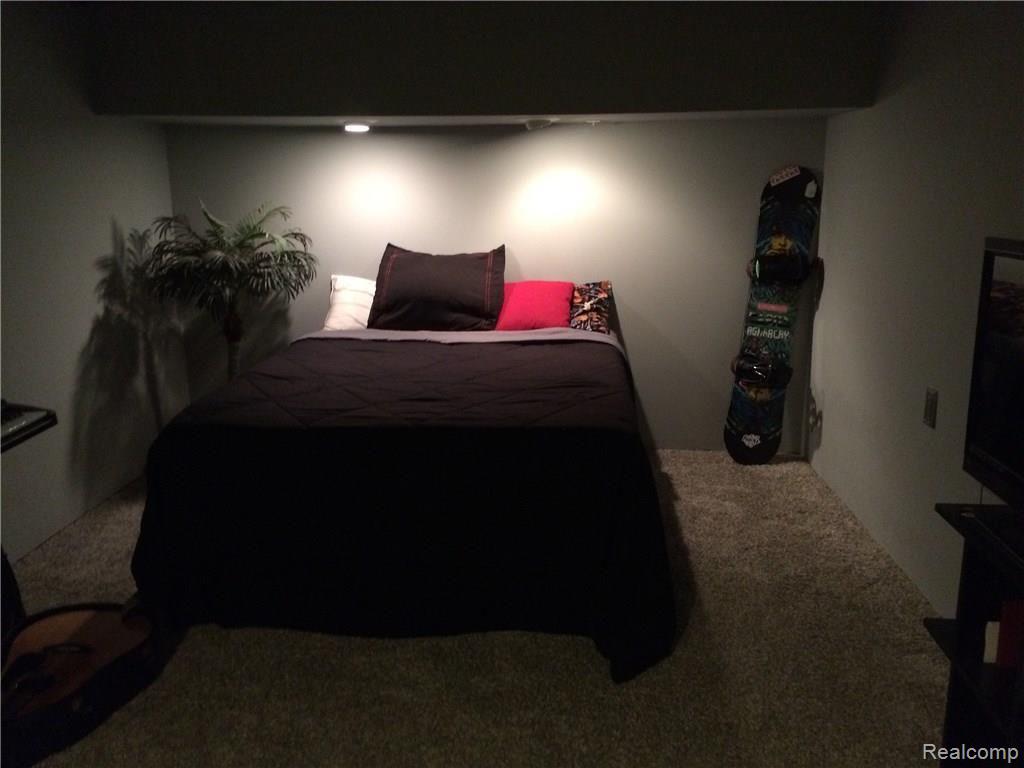 10499 Linden Road Grand Blanc, MI 48439 - Photo 15 of 21 LOWER LEVEL BEDROOM OR OFFICE!