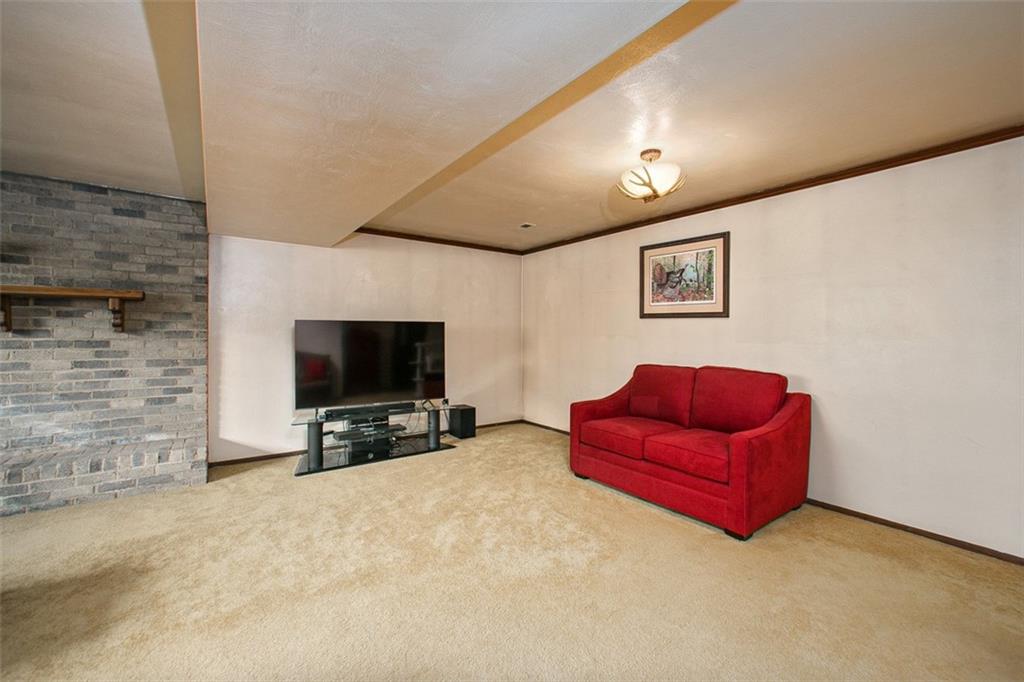 350 Apache Lane Apollo, PA 15613 - Photo 31 of 34 a living room with furniture and a flat screen tv