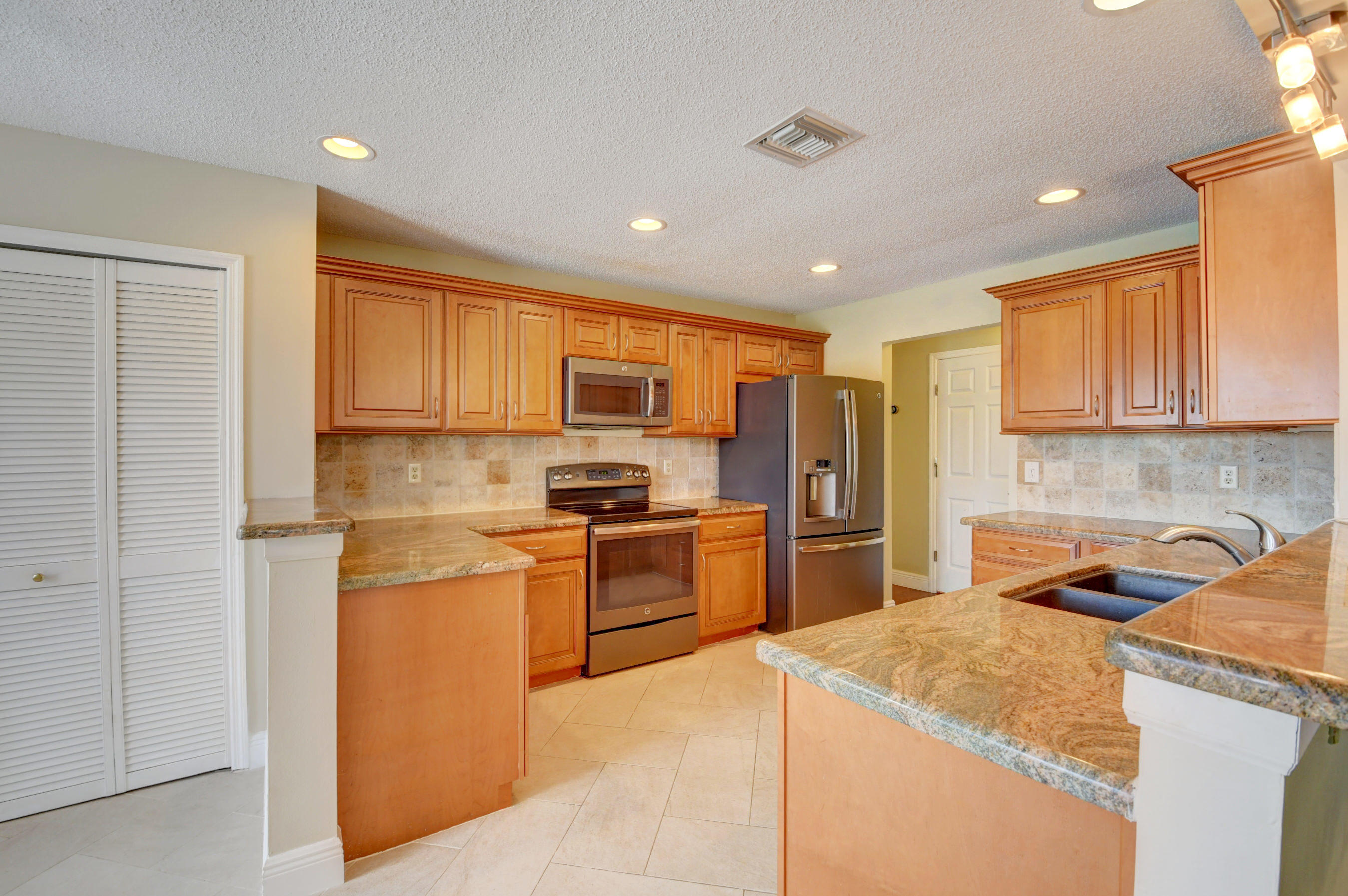 10732 Sea Cliff Circle Boca Raton, FL 33498 - Photo 16 of 80 DSC_3577_78_79_80_81