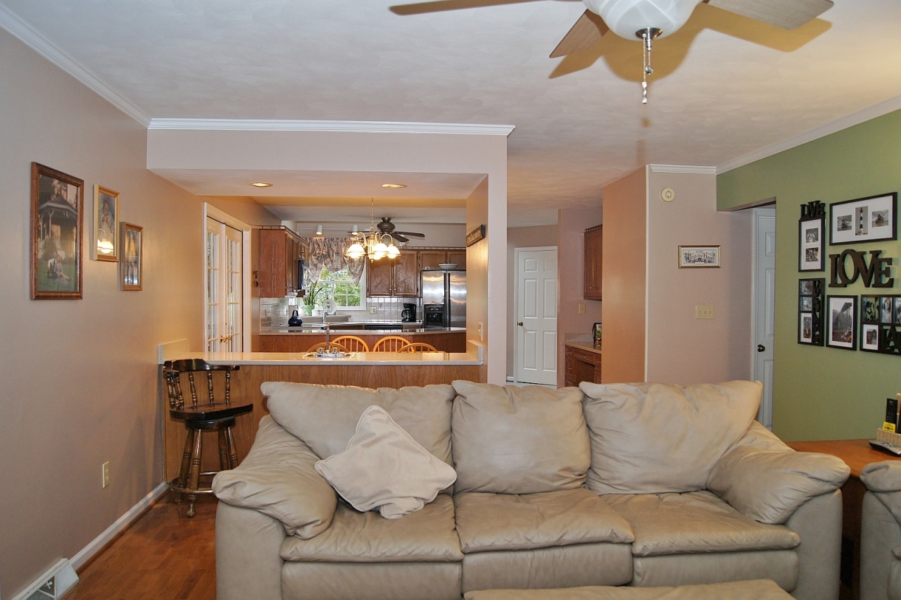 4920 Huntridge Road Roanoke, VA 24012 - Photo 9 of 25 dsc02122