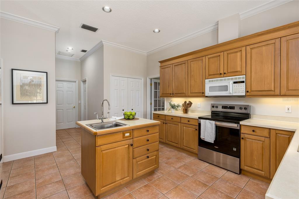 2054 Sawgrass Drive Apopka, FL 32712 - Photo 12 of 32