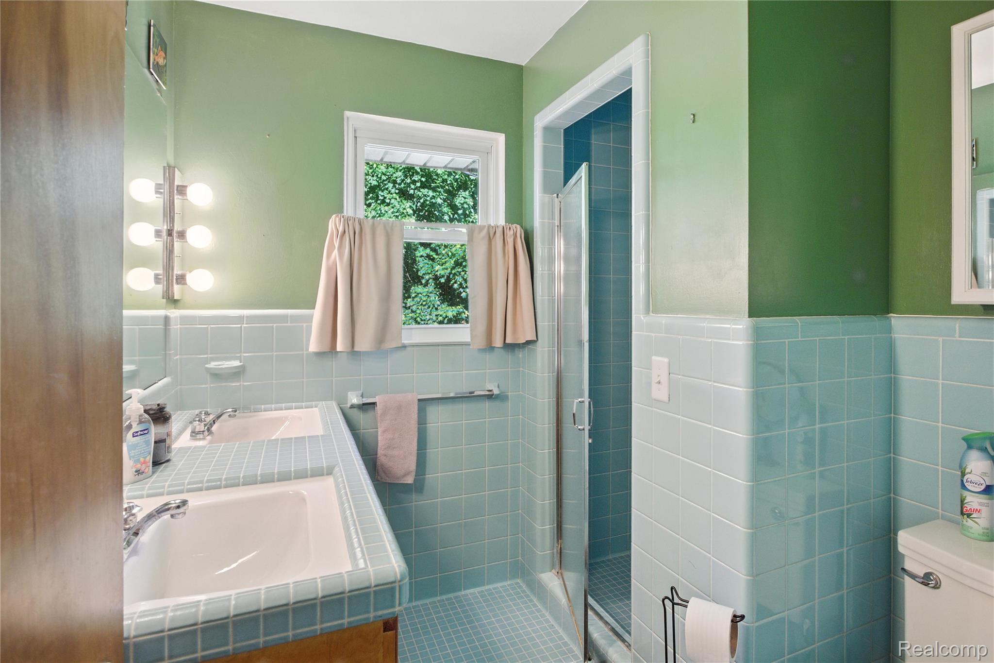 2329 Cumberland Road Lansing, MI 48906 - Photo 19 of 35 IMG_0851.JPG