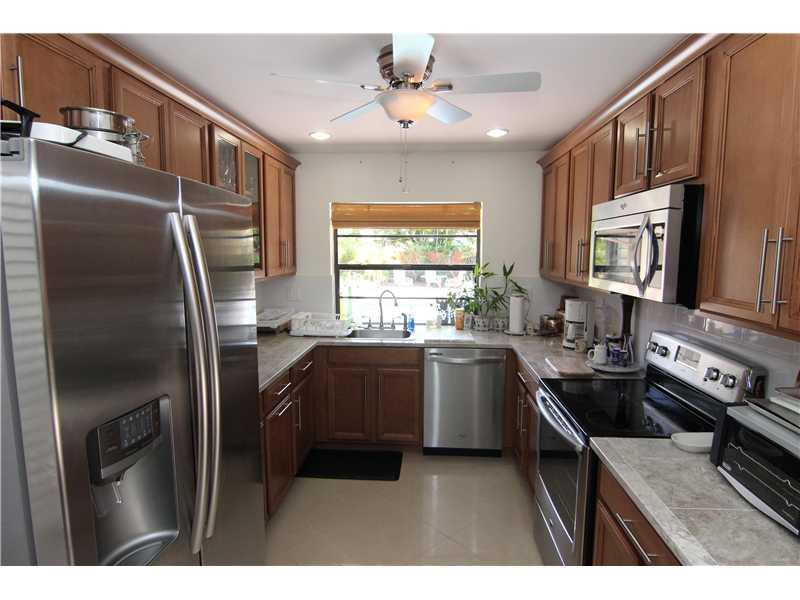 43 Greens Road, Unit 43 Hollywood, FL 33021 - Photo 11 of 30 Kitchen