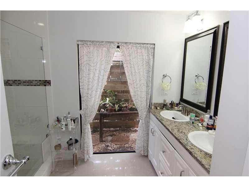 43 Greens Road, Unit 43 Hollywood, FL 33021 - Photo 14 of 30 Bathroom Master
